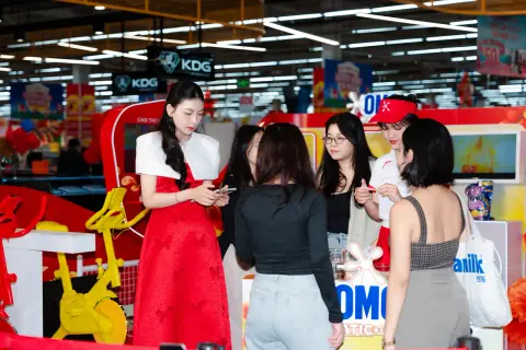 OMO — Ca sĩ Juky San — ảnh 1/13
