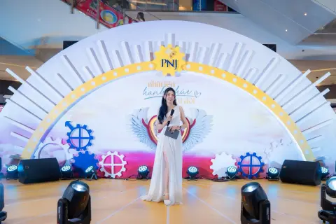 PNJ — Valentine · Ca sĩ Đức Phúc — ảnh 2/25