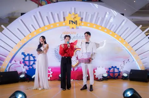 PNJ — Valentine · Ca sĩ Đức Phúc — ảnh 8/25