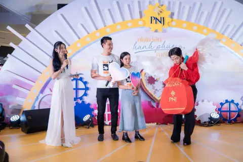 PNJ — Valentine · Ca sĩ Đức Phúc — ảnh 14/25