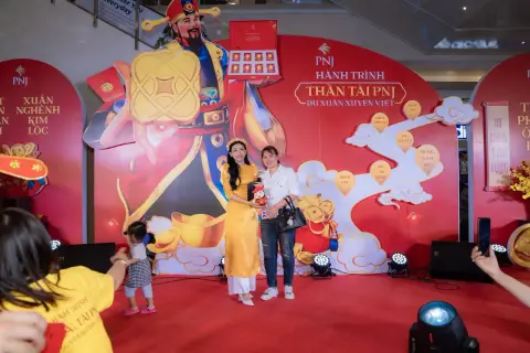 PNJ — Xuân PNJ · Ca sĩ Anh Tú — ảnh 9/21