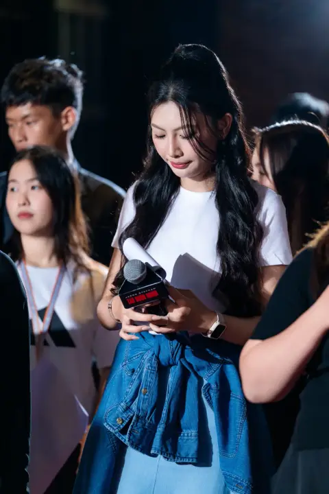 Premiere — Tàu Buôn Người — ảnh 9/44