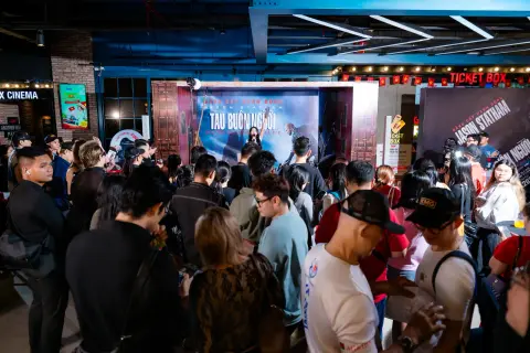 Premiere — Tàu Buôn Người — ảnh 19/44