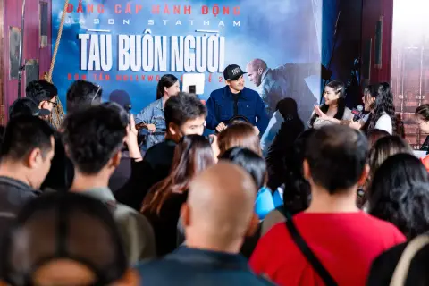 Premiere — Tàu Buôn Người — ảnh 28/44